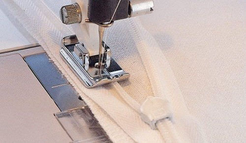 Make the zipper flat when sewing
